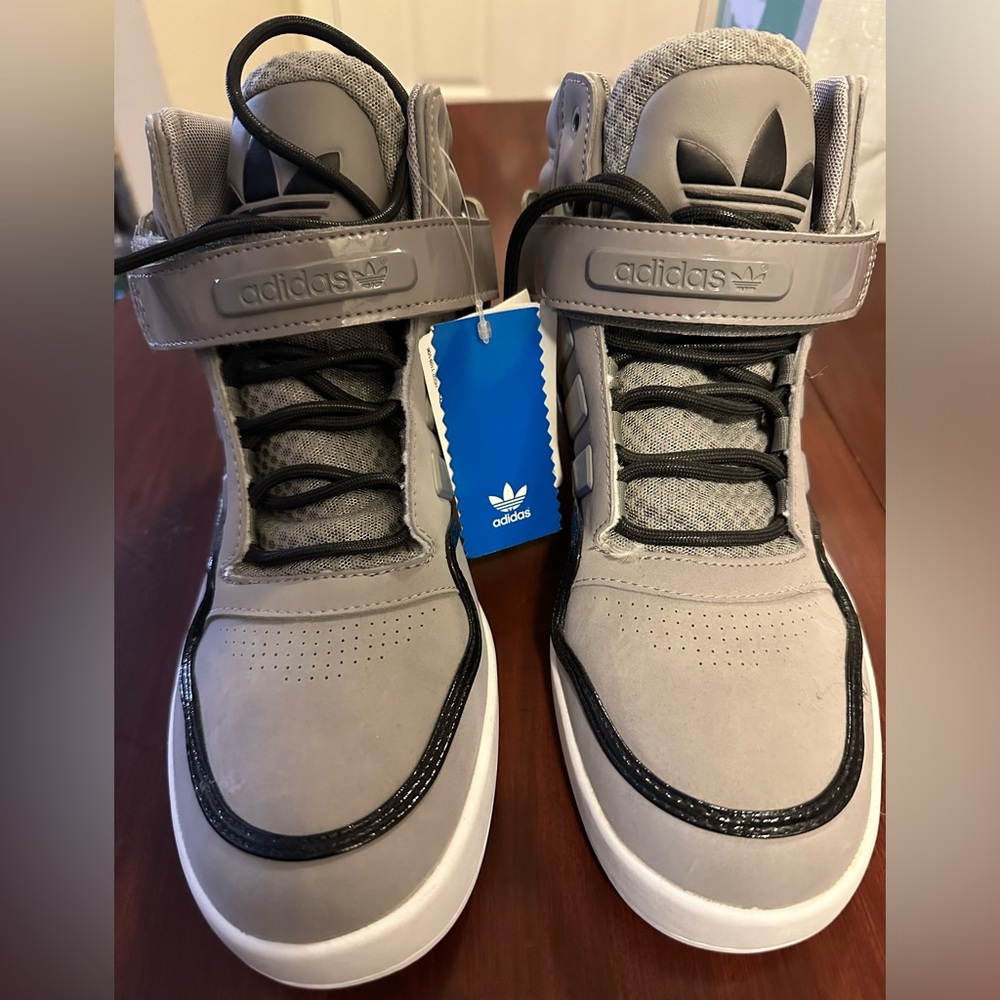 NWT Adidas Vintage Men’s High Top Sneakers